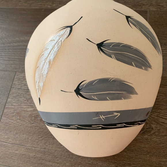 Vintage Native American Pottery Vase Signed By Grey Father, 1985 - Picture 8 of 13